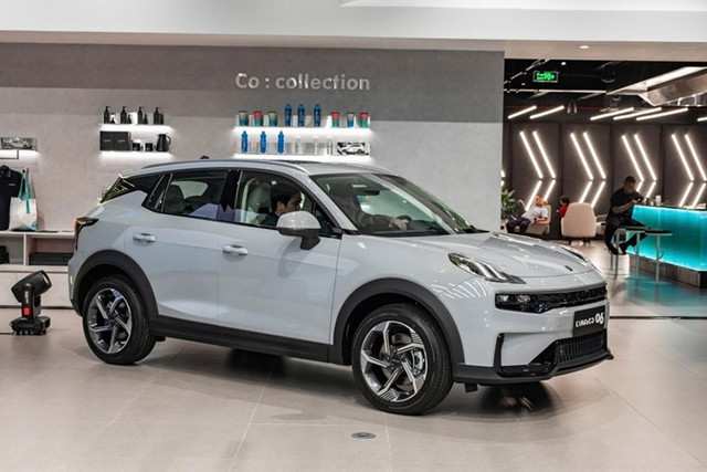Lynk & Co cũng tung ra chương trình ưu đãi 50% lệ phí trước bạ cho các mẫu xe 06, 01, 05, 03+ và 09, tương đương mức giảm từ 36,5-131,9 triệu đồng. 2-3685.jpg