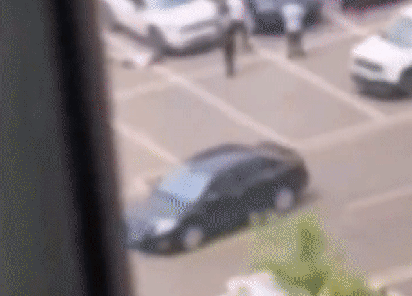 Kinh hoang khoanh khac co gai bi ban trai di oto can den chet