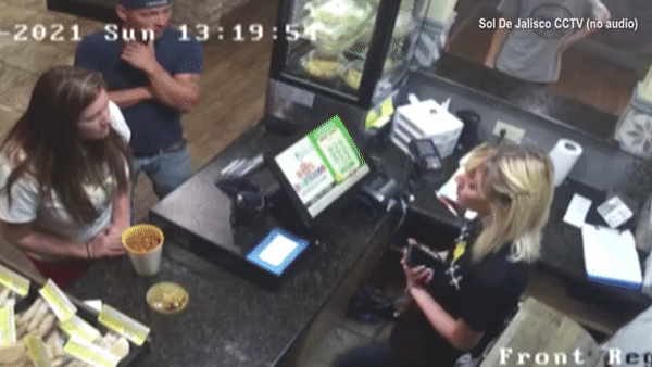 Khach hang hat sup nong vao mat quan ly vi nguyen nhan con con