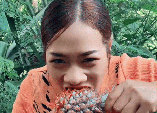 Het hon xem canh co gai an dua chua got vo