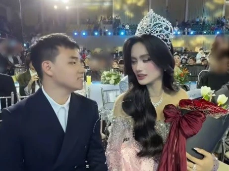 Hoa hậu Ý Nhi gây chú ý khi xuất hiện bên bạn trai