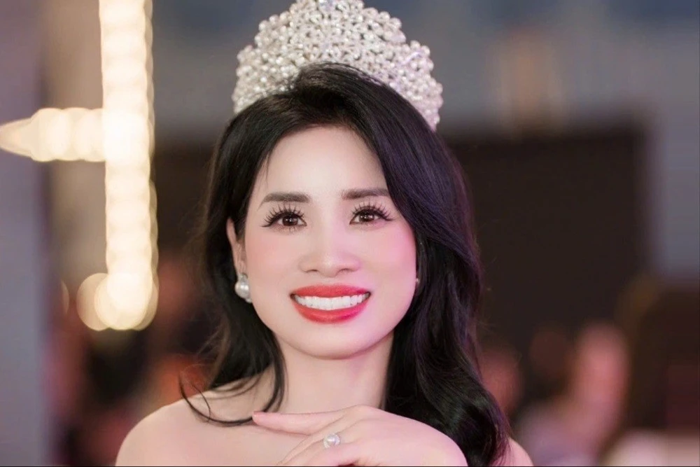 Á hậu Đặng Thị Tân gây chú ý tại sự kiện thời trang