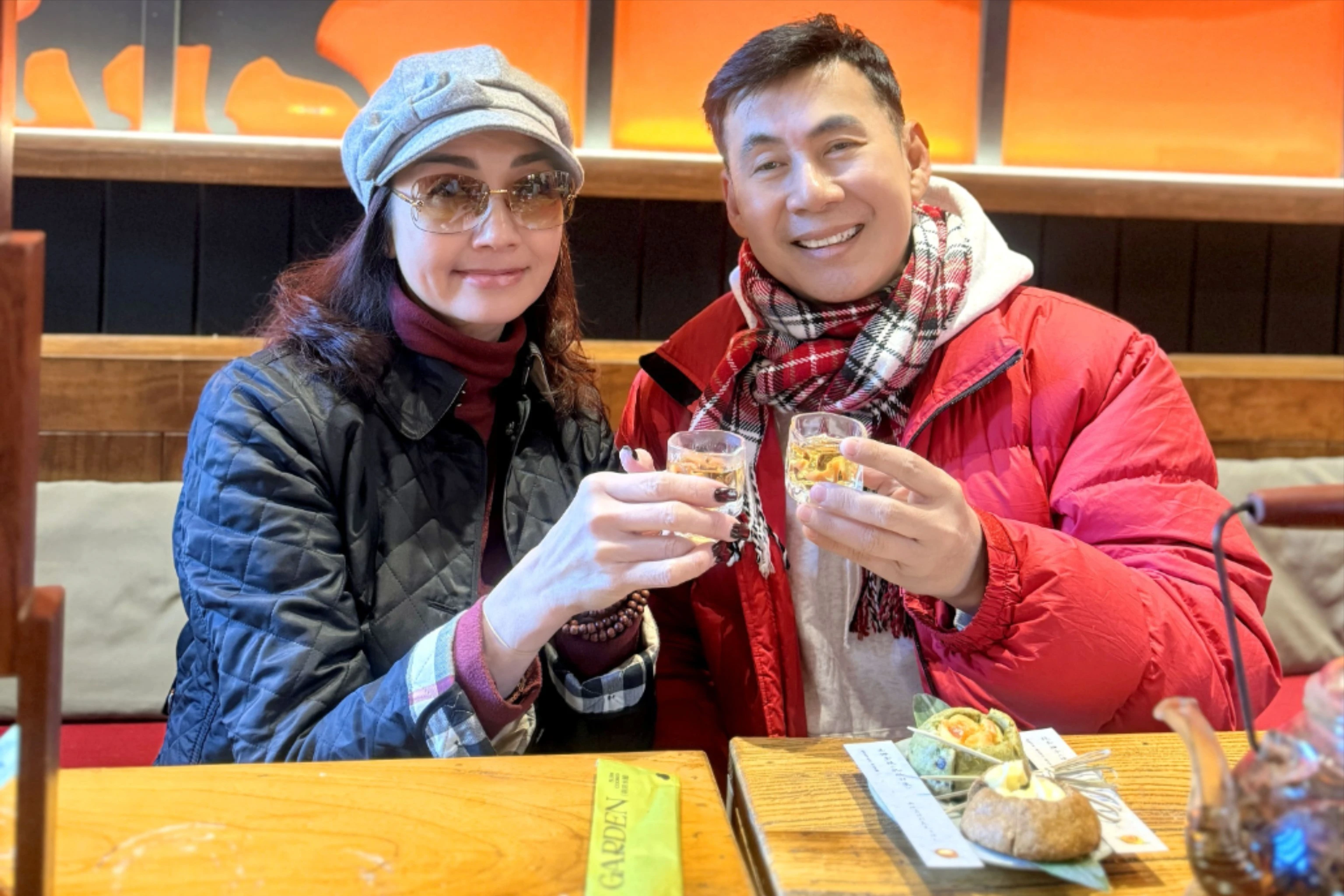 Ca sĩ Đoan Trường hội ngộ Hoa hậu Lý Thu Thảo sau hơn 30 năm