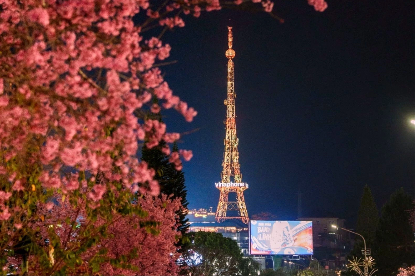 Góc Paris giữa lòng Đà Lạt khiến du khách mê mẩn