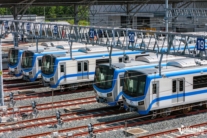 Hiện đã có 17 đoàn tàu tập kết về depot Long Bình để kết nối các thiết bị điện. Mỗi đoàn tàu có thể chở 930 khách bao gồm 147 khách ngồi và 783 khách đứng.