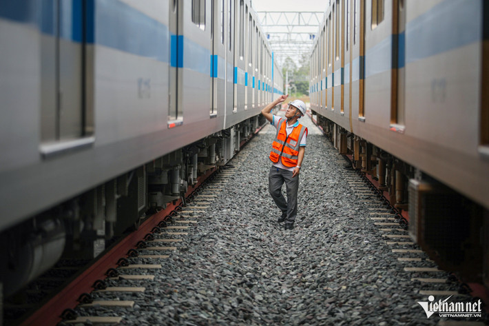 Phía chủ đầu tư metro số 1 cho biết, khu vực này luôn có hàng trăm công nhân làm việc và có hai tầng bảo vệ chặt chẽ, cùng nhiều camera an ninh để đảm bảo an toàn cho các đoàn tàu.