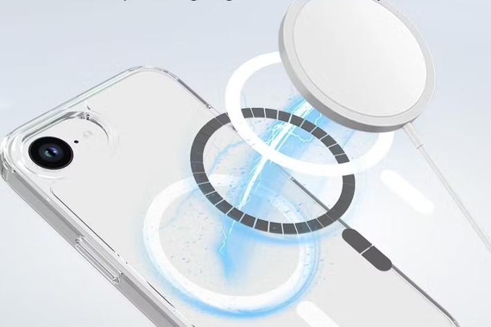 iPhone 14 đã bổ sung hỗ trợ MagSafe và vì iPhone 16E đang sử dụng thiết kế iPhone 14 nên nó sẽ hoàn toàn hoạt động với các phụ kiện MagSafe và sẽ hỗ trợ sạc không dây MagSafe. Và khi nó được định hình thuộc 16 Series thì công suất sạc sẽ là 25W thay vì 15W trên các dòng iPhone 12, 13, 14 và 15. Ảnh: Plugin Plus