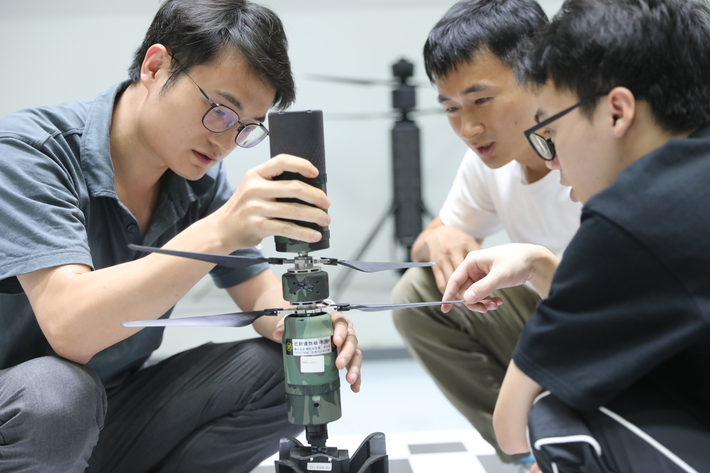 Hiện nay Lanzhong Chu Hải đã được cấp hai bằng sáng chế phát minh và bảy bằng sáng chế giải pháp hữu ích. Cùng với các bằng sáng chế do nhóm phát triển công nghệ của công ty này đăng ký, trong đó nổi bật có thể kể đến UAV có tên mã "X100" đã giành được "Giải thưởng thiết kế hệ thống không người lái" tại Hội nghị máy bay không người lái thế giới lần thứ 8 năm 2024.