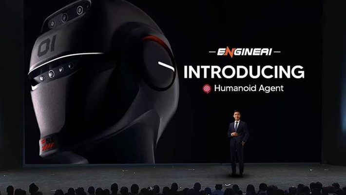 Theo báo chí địa phương, những robot này đã tương tác với người đi bộ - vẫy tay, bắt tay và phản hồi các mệnh lệnh bằng giọng nói. Một video gần đây cho thấy một robot PM01 vẫy tay chào đám đông, làm dấy lên sự tò mò về vai trò của robot này trong lĩnh vực thực thi pháp luật.