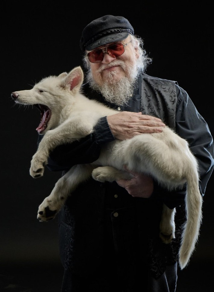 Chúng là những con sói hung dữ (dire wolf), được nhân bản từ DNA mà các nhà khoa học tìm thấy trong một chiếc răng hóa thạch có niên đại 13.000 năm và một hộp sọ 72.000 năm tuổi khác. Chính xác, chúng là loài sói bước ra từ trong bộ phim Trò chơi vương quyền.