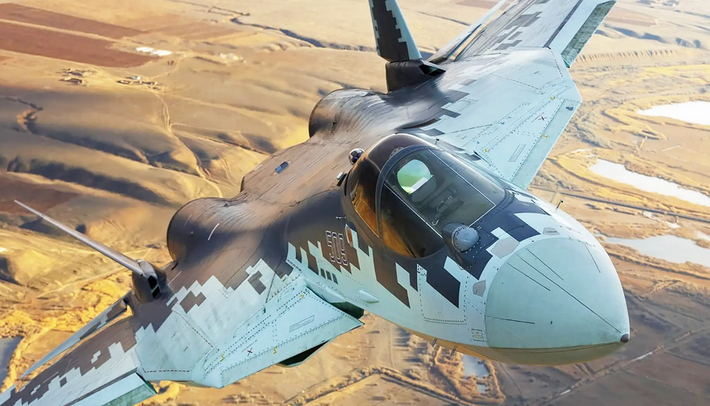 Kết hợp với vật liệu và lớp phủ tiên tiến, mang lại cho Su-57 lợi thế quan trọng để đối phó với các mối đe dọa tầm nhiệt, cho phép máy bay tiếp cận mục tiêu gần hơn với nguy cơ bị phát hiện thấp hơn. Ảnh USAF.