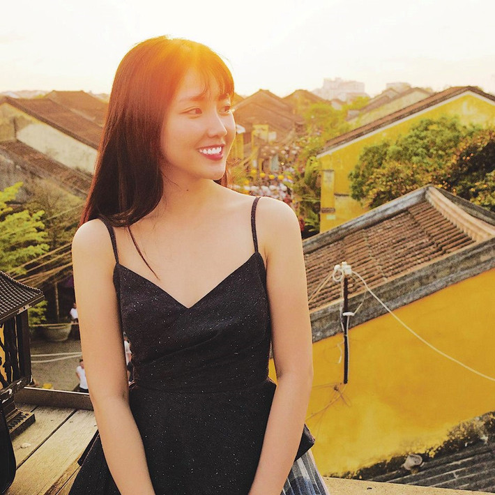 Với gương mặt xinh đẹp và thân hình bốc lửa, Trinh Xíu tự tin ăn mặc gợi cảm.
