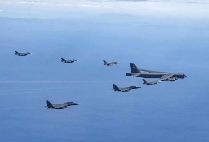 Một lần nữa, chuyến bay B-52 ở những khu vực cụ thể này mang tính biểu tượng. Đối với ba quốc gia vùng Baltic, chuyến bay này có thể được coi là lời nhắc nhở về cam kết của Mỹ đối với sự độc lập liên tục của họ trước "mối đe dọa về nước Nga".