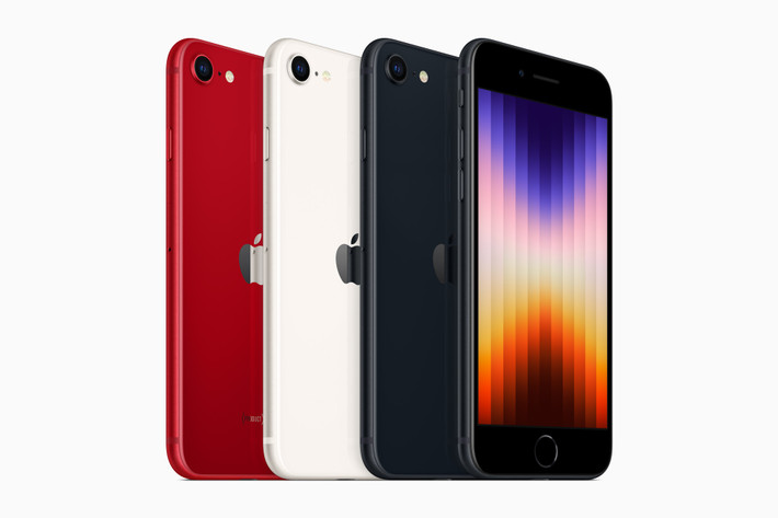 Đây là một bước chuyển quan trọng khi Apple hoàn toàn chuyển sang công nghệ màn hình OLED, Face ID và cổng USB-C trên toàn bộ danh mục sản phẩm iPhone.