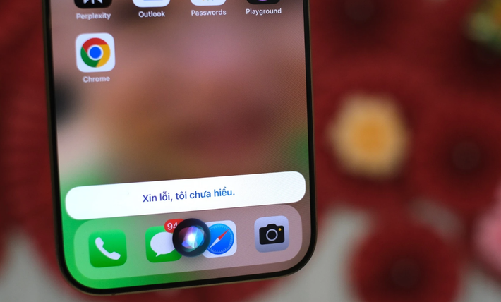 Nếu đọc nhanh, chạy chữ thì hay gặp tình trạng báo sai, lỗi. Và có nhiều tác vụ vẫn còn tính giới hạn. Đơn cử, nếu bạn yêu cầu Siri kể chuyện, ứng dụng mặc định kể chuyện "Gấu nâu với thỏ tũn".