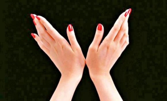 3. Ngón tay cái thẳng, mảnh mai: Xét về từng ngón tay, ngón tay cái thẳng, mảnh mai là dấu hiệu của người phụ nữ có tố chất lãnh đạo, tinh thần trách nhiệm cao.
