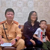 CSGT tìm người thân cho bé trai đi lạc ở bến xe Mỹ Đình