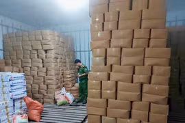 Phát hiện 29 tấn thực phẩm không rõ nguồn gốc ở Hà Giang