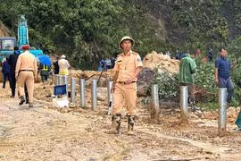 Sạt lở đất đá trên QL4D, 1 người bị vùi lấp tử vong