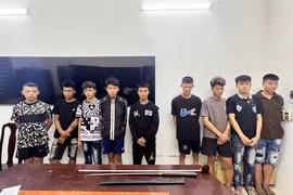 Bắt hai nhóm thanh niên đuổi đánh nhau gần trụ sở UBND phường ở Thanh Hóa