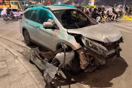 Xe tải đâm ô tô con gây tai nạn liên hoàn ở Hà Nội, tài xế lái xe bỏ chạy 