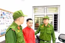 Bắt đối tượng truy nã tại Sân bay quốc tế Nội Bài