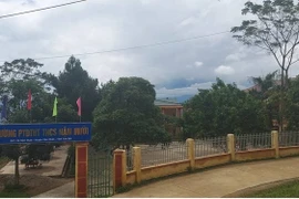 Sập cột trụ cổng trường học, hai anh em ruột tử vong ở Lào Cai