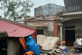 Tầng 2 ngôi nhà đổ sập sau tiếng nổ khiến 1 người tử vong ở Hưng Yên