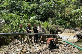 Phát hiện 9 đối tượng khai thác vàng trái phép dưới lòng suối