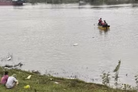 Tìm thấy thi thể người đàn ông rơi từ trên tàu xuống sông Đáy