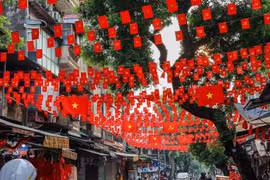 Hà Nội rực rỡ sắc cờ hoa chào đón ngày lễ lớn của dân tộc
