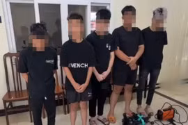Nhóm thiếu niên tàng trữ, chế tạo vũ khí thô sơ trái phép ở Hà Nội