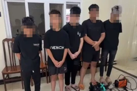 Nhóm thiếu niên tàng trữ, chế tạo vũ khí thô sơ trái phép ở Hà Nội