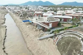 Bộ Xây dựng yêu cầu làm rõ vụ sập hàng loạt villa ở Hà Tĩnh sau bão số 10