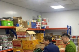 Phát hiện 1,5 tấn nguyên liệu thực phẩm không rõ nguồn gốc tại Hà Nội