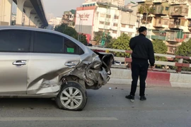 Nữ tài xế ô tô đâm liên hoàn ở cầu vượt Vọng, 1 người tử vong