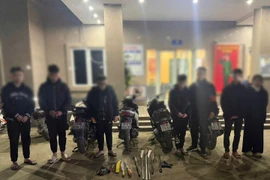 Kiểm tra nhóm 'quái xế' lượn phố đêm Hà Nội, lộ kho 'hàng nóng' 