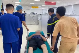 Công an Hà Nội cứu nam thanh niên rơi xuống sông Hồng