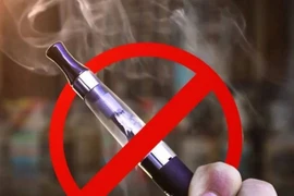 Đề xuất phạt tới 10 triệu nếu không ngăn người khác hút thuốc lá điện tử