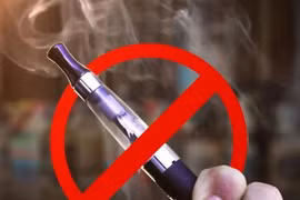 Đề xuất phạt tới 10 triệu nếu không ngăn người khác hút thuốc lá điện tử