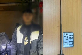 Kiểm tra cặp đôi có biểu hiện nghi vấn, phát hiện tàng trữ biển số giả