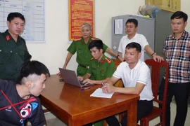 Bắt giữ đối tượng đâm bạn trọng thương rồi dùng dao cố thủ ở Ninh Bình