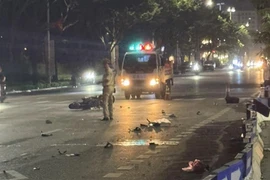 Mô tô phân khối lớn va chạm với xe máy, 2 người bị thương ở Hà Nội