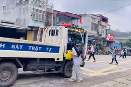 CSGT kịp thời đưa học sinh tới điểm thi