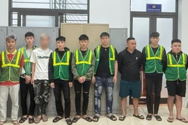 Nhóm thanh, thiếu niên đuổi đánh nhau trong đêm trên phố Hà Nội