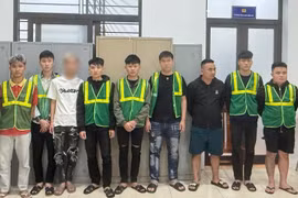 Nhóm thanh, thiếu niên đuổi đánh nhau trong đêm trên phố Hà Nội