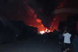 Cháy lớn nhà máy thuỷ tinh tại khu công nghiệp ở Lào Cai