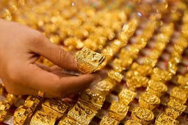 Người phụ nữ ở Hà Nội bị lừa 282 triệu đồng vì mua 2 cây vàng giả