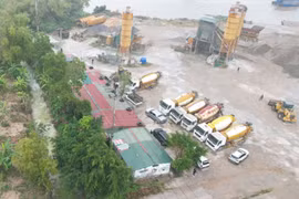 Khởi tố đối tượng chỉ đạo đổ hơn 110 tấn chất thải rắn ra môi trường