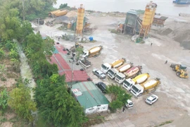 Khởi tố đối tượng chỉ đạo đổ hơn 110 tấn chất thải rắn ra môi trường